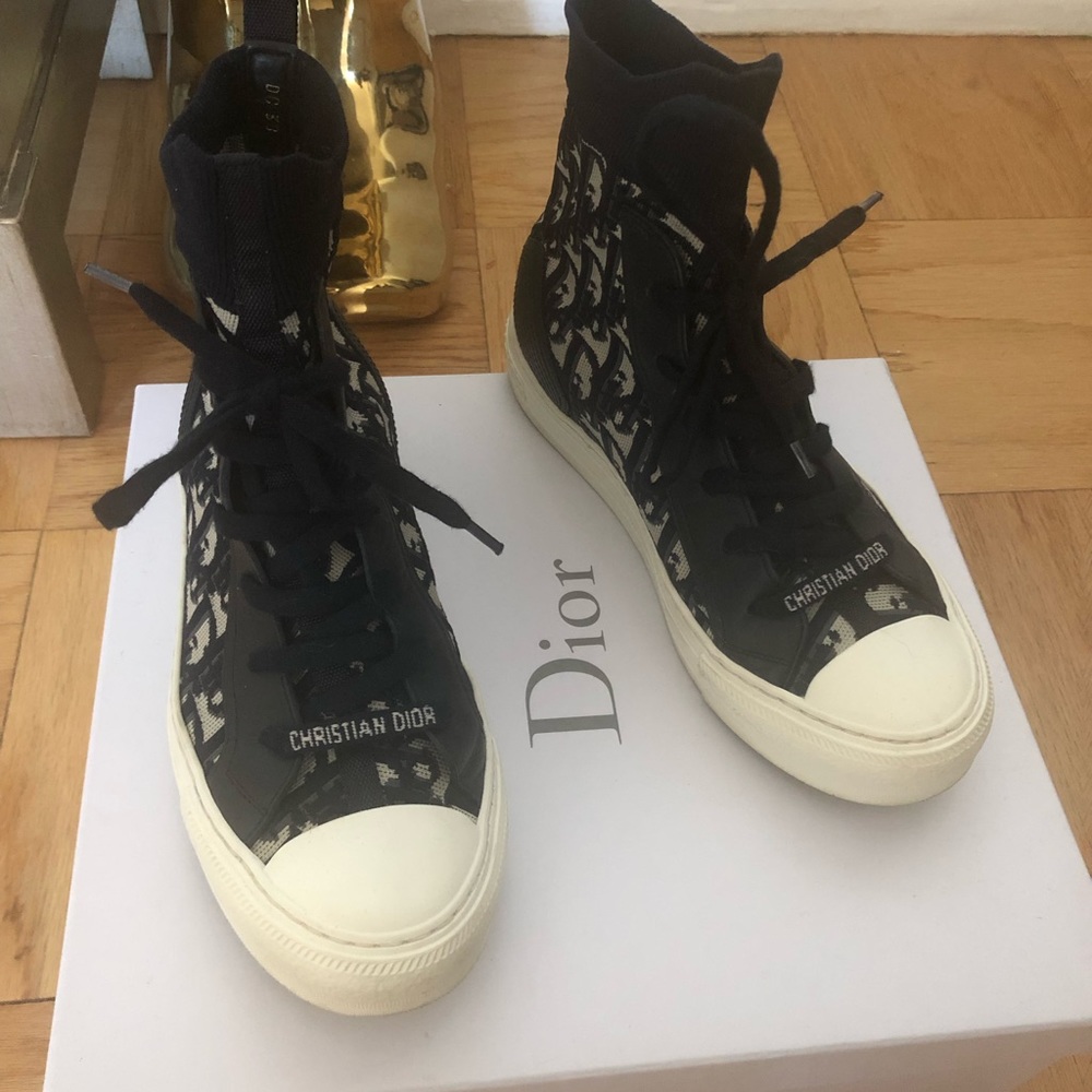 Dior sneakers in navy blue with leather trim.
